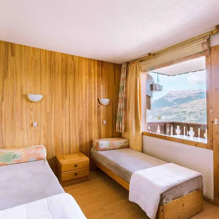 Res Zig Zag Centre Station